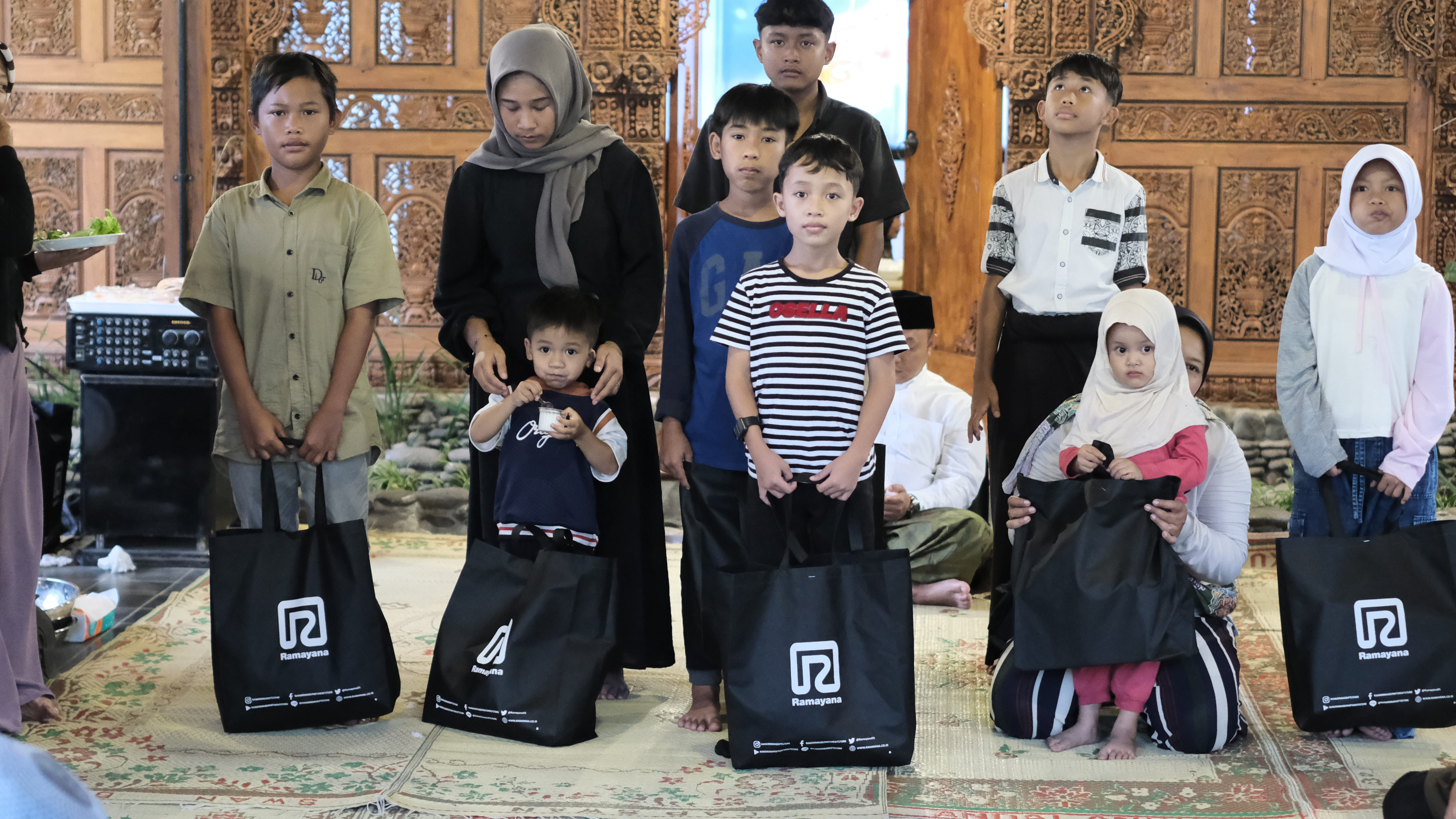 PT Dua Kawan Sejahtera Indonesia Gelar Buka Bersama Anak Yatim